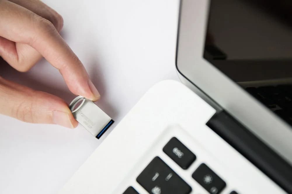 Transcend JetFlash 710 32GB Pen Drive — image 1